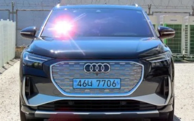 인천중고차개인직거래 Q4 e-트론 40 프리미엄 매물 사진 6 - 2024/08 30,065km
